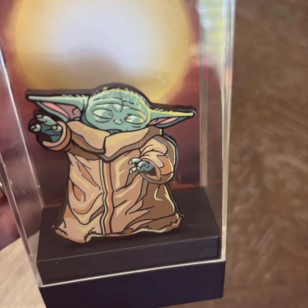Star War The Mandarlorian FigPin The Child #577